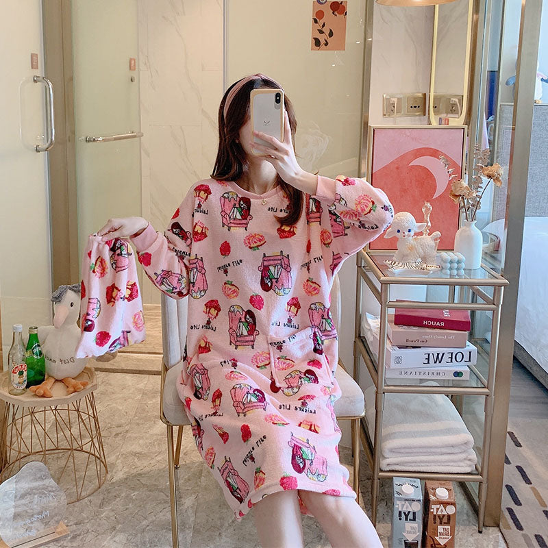 New Beautiful Flannel Nightgown for Women Winter Loose Leisure Womens Nightdress Sleepwear Send Same Storage Bag Fashion Design