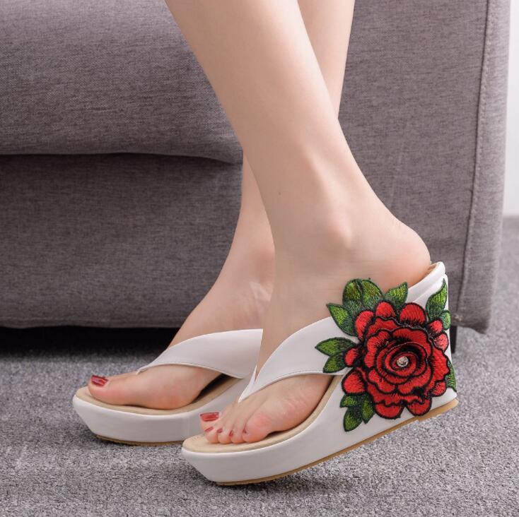 Summer Shoes for Women 2022 Fashion Platform Wedge Sandals Outdoor Women Height Increase Embroidered Flower Flip Flops Slippers