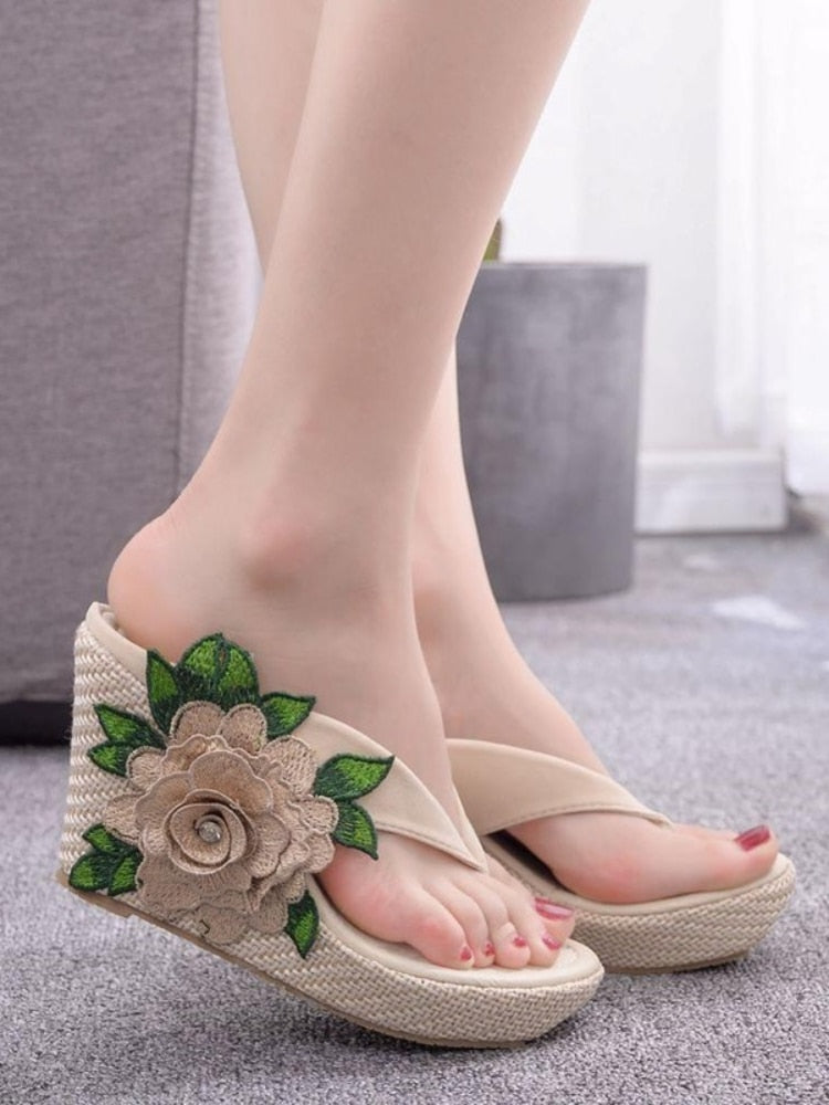 Summer Shoes for Women 2022 Fashion Platform Wedge Sandals Outdoor Women Height Increase Embroidered Flower Flip Flops Slippers