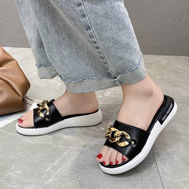 2022 women summer new metal buckle flat thick bottom beach slippers outdoor all-match sandals home durable slippers beige