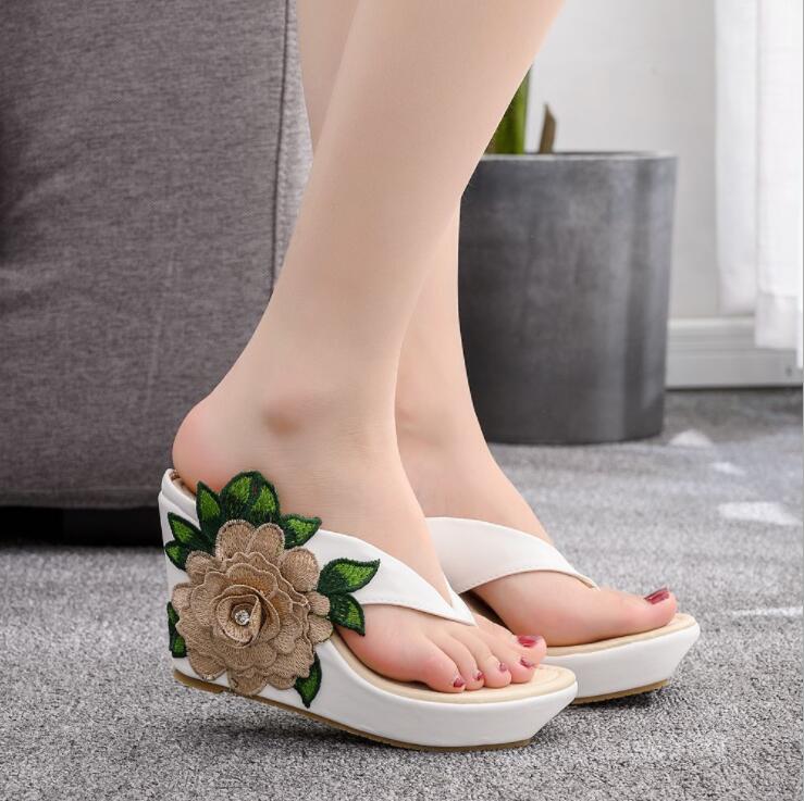 Summer Shoes for Women 2022 Fashion Platform Wedge Sandals Outdoor Women Height Increase Embroidered Flower Flip Flops Slippers