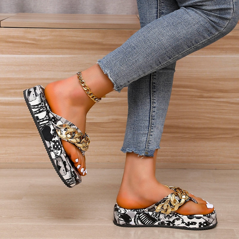 Women&#39;s Platform Flip-flops Slippers Summer New Graffiti Metal Chain Decoration Wedge Slippers for Women Beach Shoes Plus Size